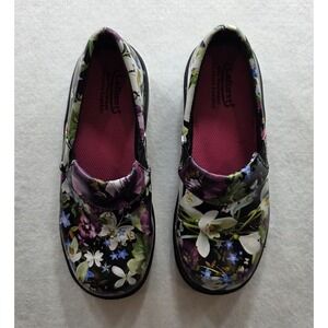 LaForst 7003-302 Women's Rachel Purple Flower Nurses Clogs / Mules. Size 6.5